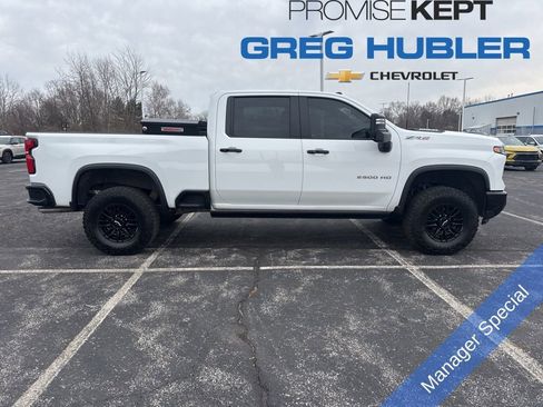Used 2025 Chevrolet Silverado 2500 ZR2 w/ Technology Package image 2