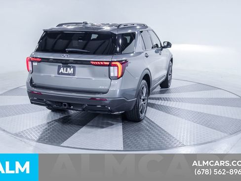 Used 2025 Ford Explorer ST-Line w/ ST-Line Street Pack AWD/4WD image 9