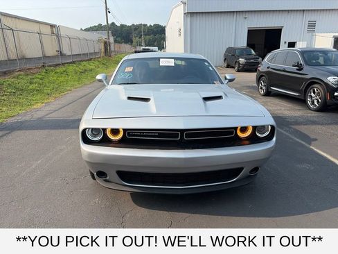 Used 2022 Dodge Challenger SXT RWD image 2