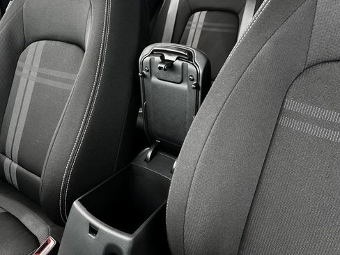 New 2025 Hyundai Venue SEL image 18