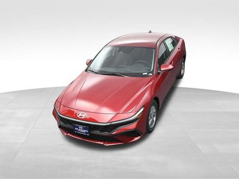 Used 2026 Hyundai Elantra SE FWD image 24