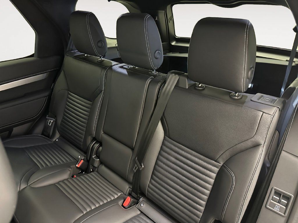 New 2026 Land Rover Discovery Dynamic SE AWD/4WD image 13