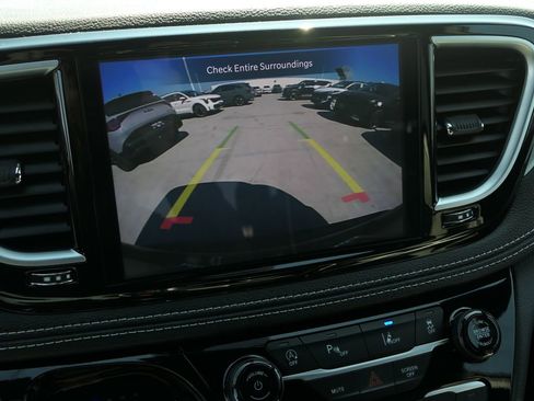 Used 2025 Chrysler Pacifica Limited FWD image 20