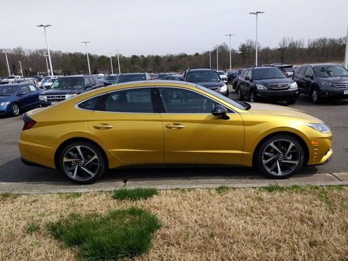 Used 2021 Hyundai Sonata SEL Plus w/ Tech Package FWD image 3
