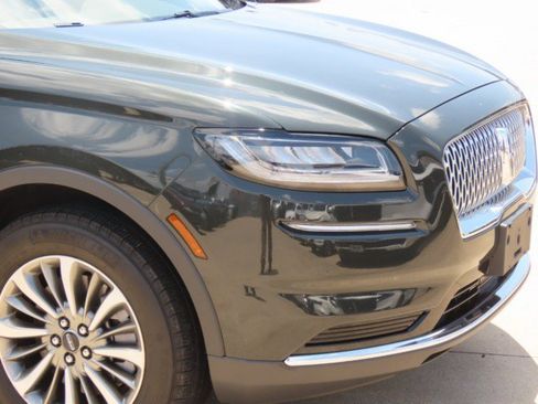 Used 2022 Lincoln Nautilus FWD w/ Premium Package image 5