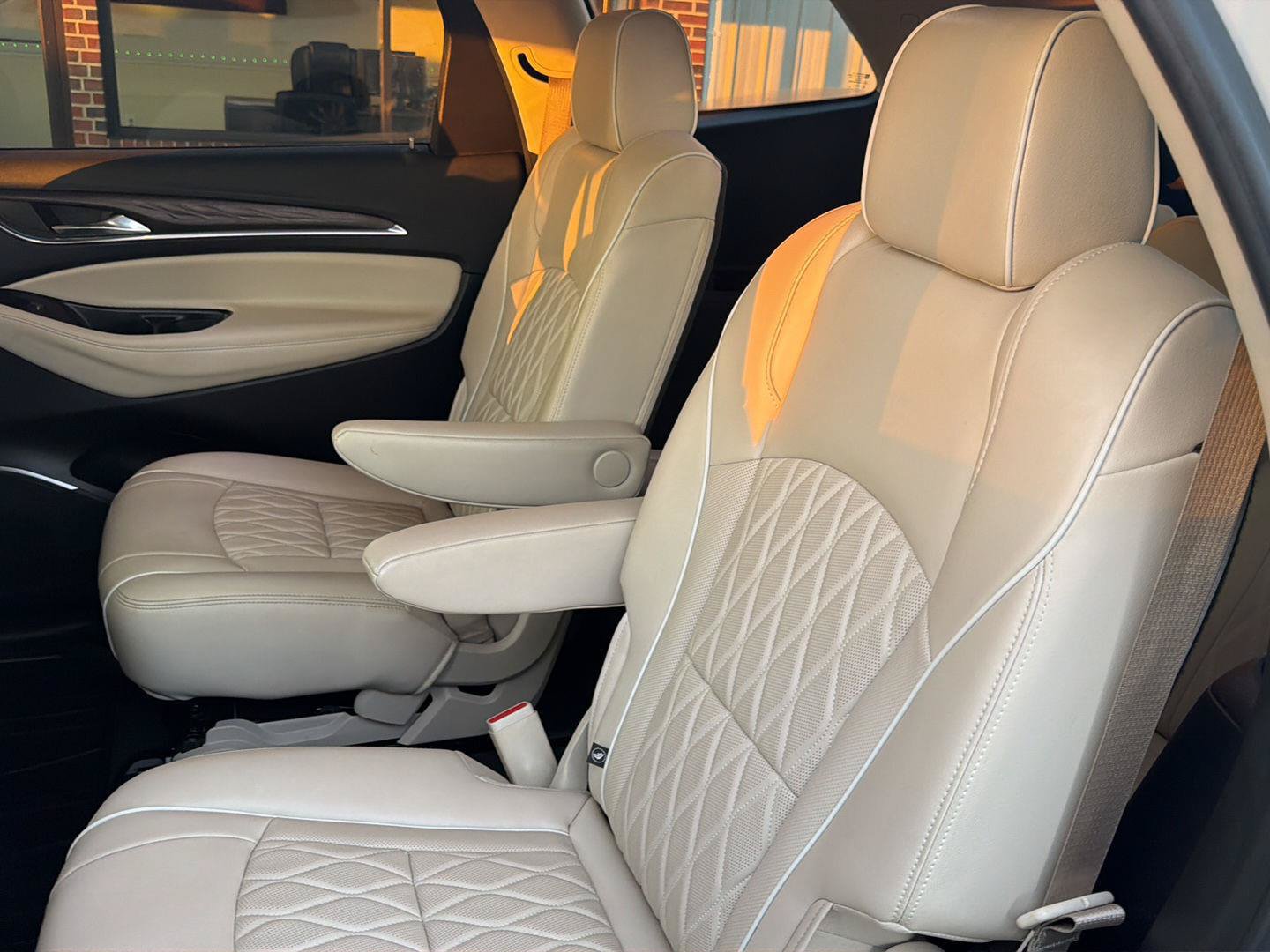 Used 2023 Buick Enclave Avenir FWD image 3