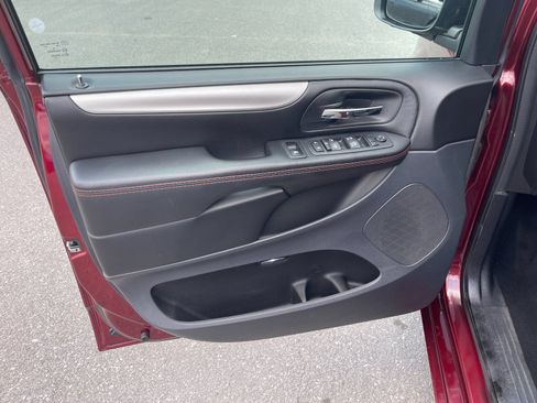 Used 2019 Dodge Grand Caravan GT FWD image 11