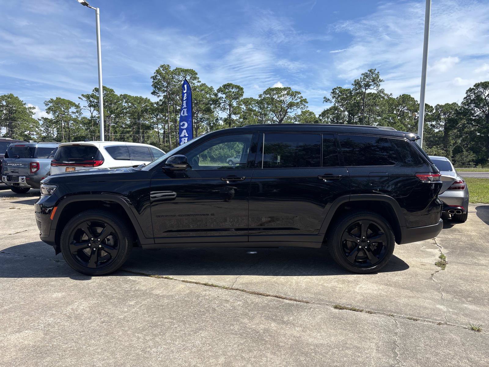 Certified 2024 Jeep Grand Cherokee L Laredo RWD image 6