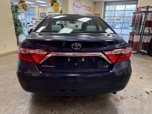 Used 2015 Toyota Camry LE image 10