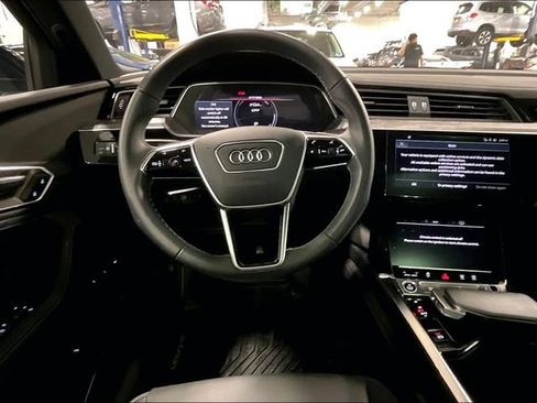 Used 2024 Audi Q8 e-tron Premium Plus w/ Premium Plus Package AWD/4WD image 5
