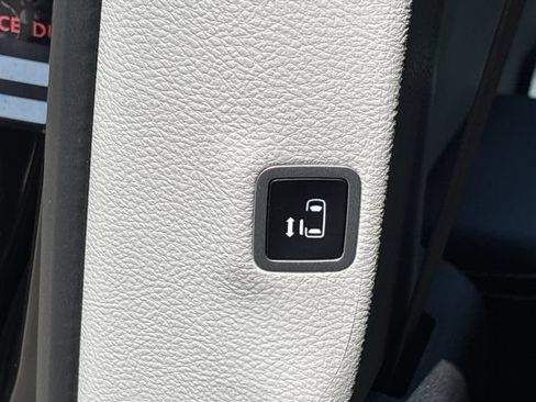 Used 2024 Chrysler Voyager LX FWD image 21