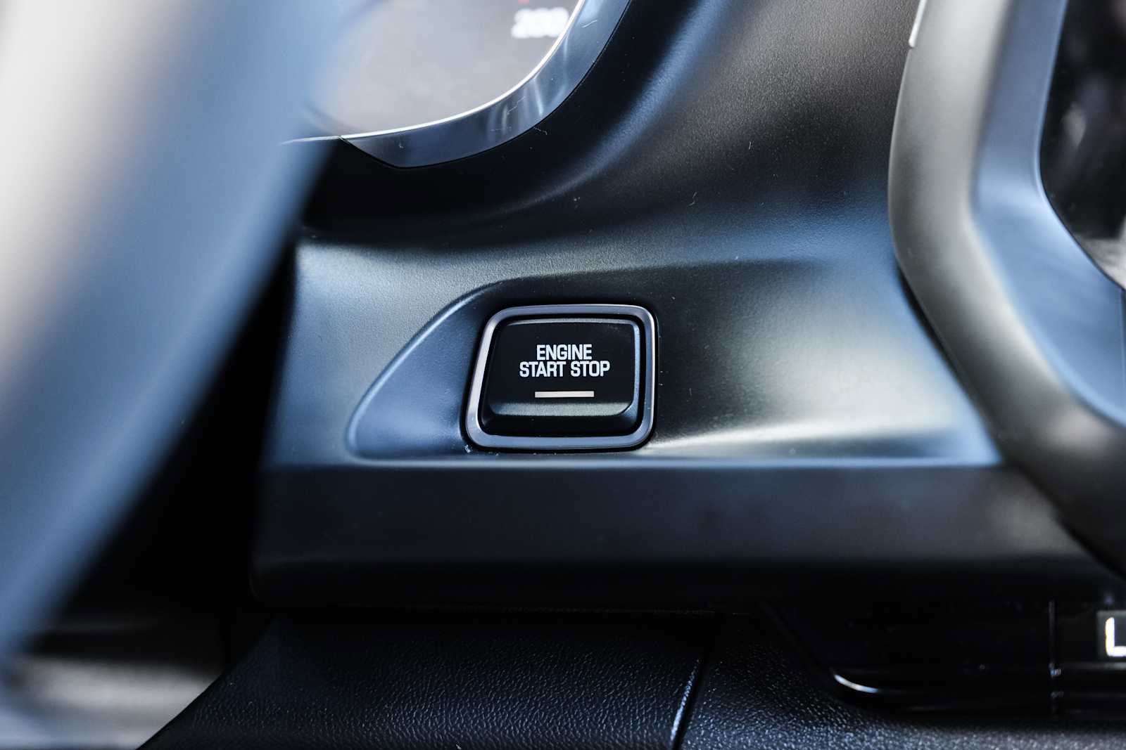 Used 2020 Chevrolet Camaro RWD image 39