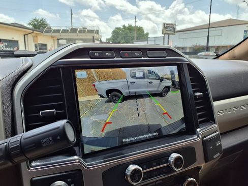 Used 2022 Ford F350 Lariat w/ Lariat Value Package AWD/4WD image 5