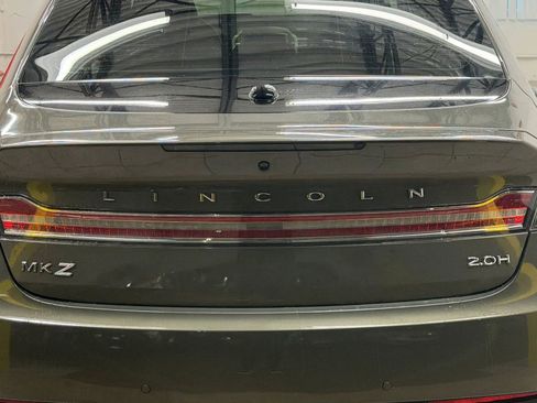 Used 2017 Lincoln MKZ Reserve FWD image 11