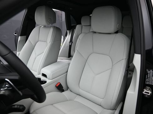New 2026 Porsche Macan AWD/4WD image 5