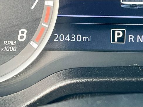 Used 2024 Nissan Titan SV w/ SV Convenience Package image 12