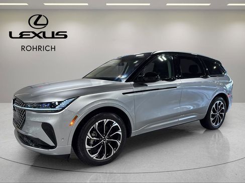 Used 2024 Lincoln Nautilus Reserve image 1