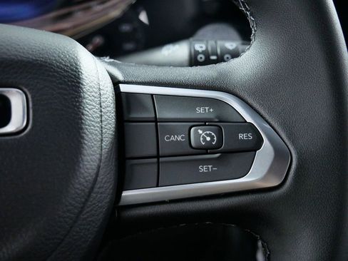 Used 2024 Jeep Compass Latitude image 37