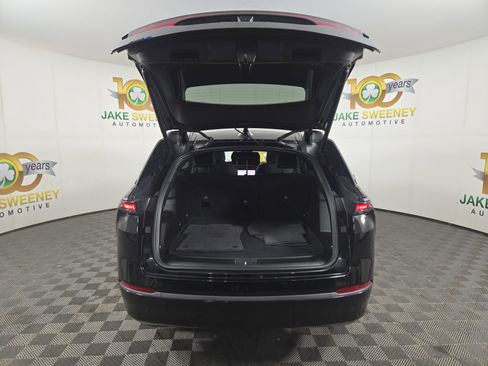 Used 2024 Jeep Wagoneer Launch Edition image 33