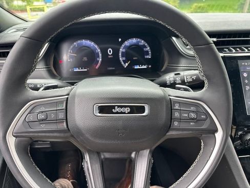 Used 2024 Jeep Grand Cherokee Altitude AWD/4WD image 15