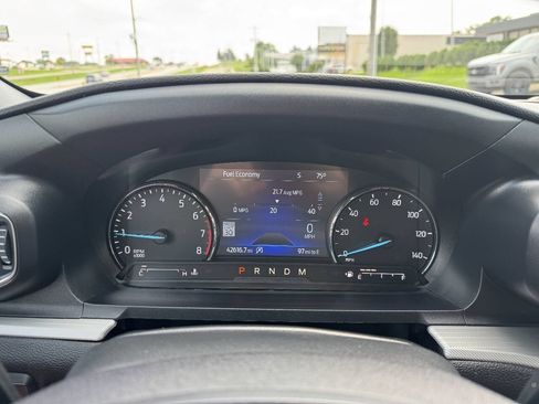 Used 2020 Ford Explorer XLT w/ Equipment Group 202A AWD/4WD image 15