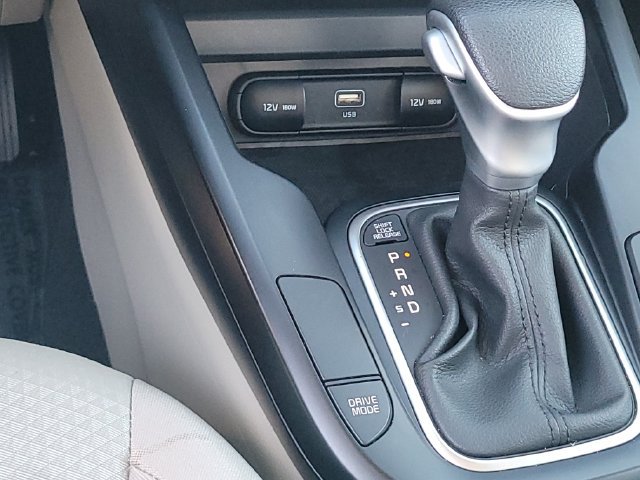 Certified 2025 Kia Soul LX w/ LX Technology Package FWD image 15