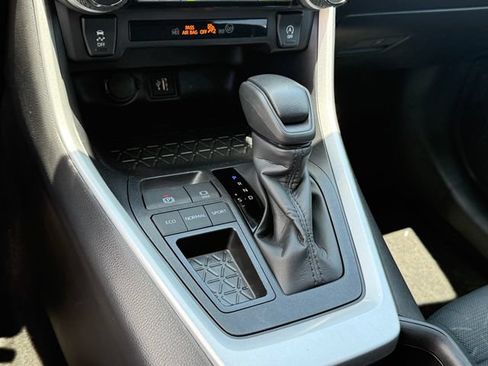 Used 2025 Toyota RAV4 XLE w/ Convenience Package FWD image 20