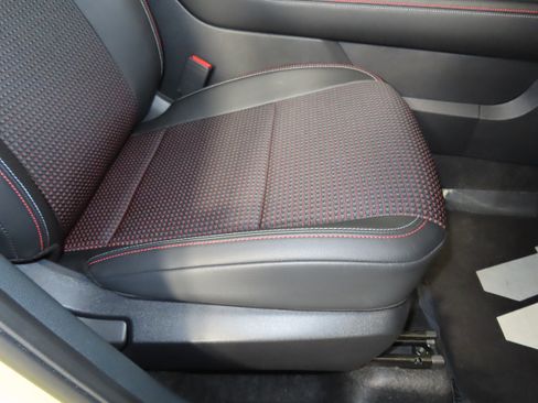 Certified 2025 Nissan Kicks SR w/ Illumination Package image 32