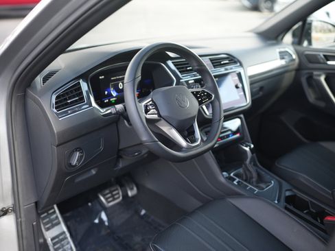 Certified 2022 Volkswagen Tiguan SE R-Line image 12