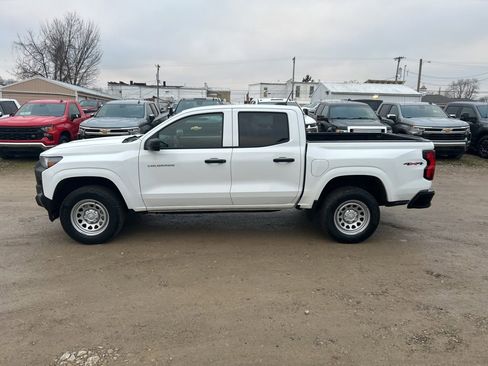 Used 2025 Chevrolet Colorado W/T image 2