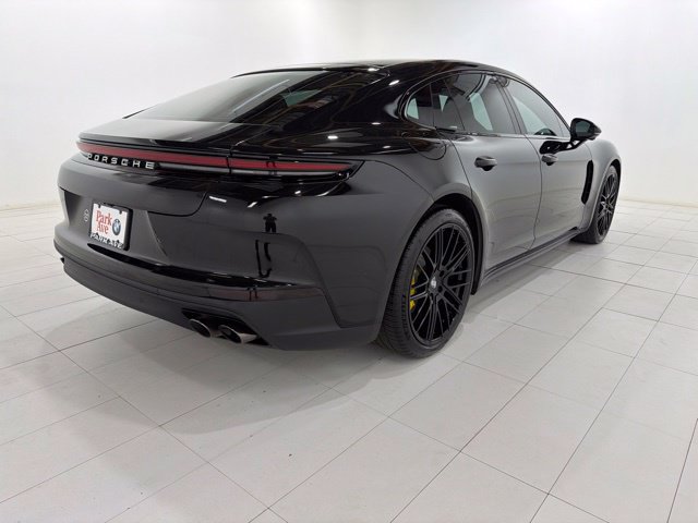 Used 2024 Porsche Panamera RWD image 5
