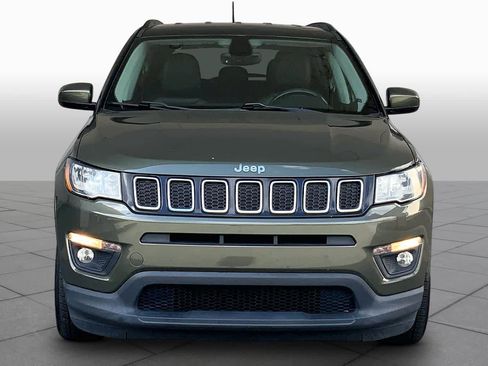 Used 2018 Jeep Compass Latitude w/ Popular Equipment Group FWD image 4