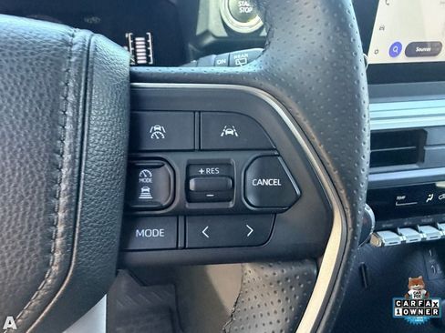 Used 2025 Toyota 4Runner SR5 AWD/4WD image 20
