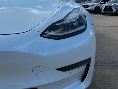 Used 2020 Tesla Model 3 Standard Range Plus RWD image 9