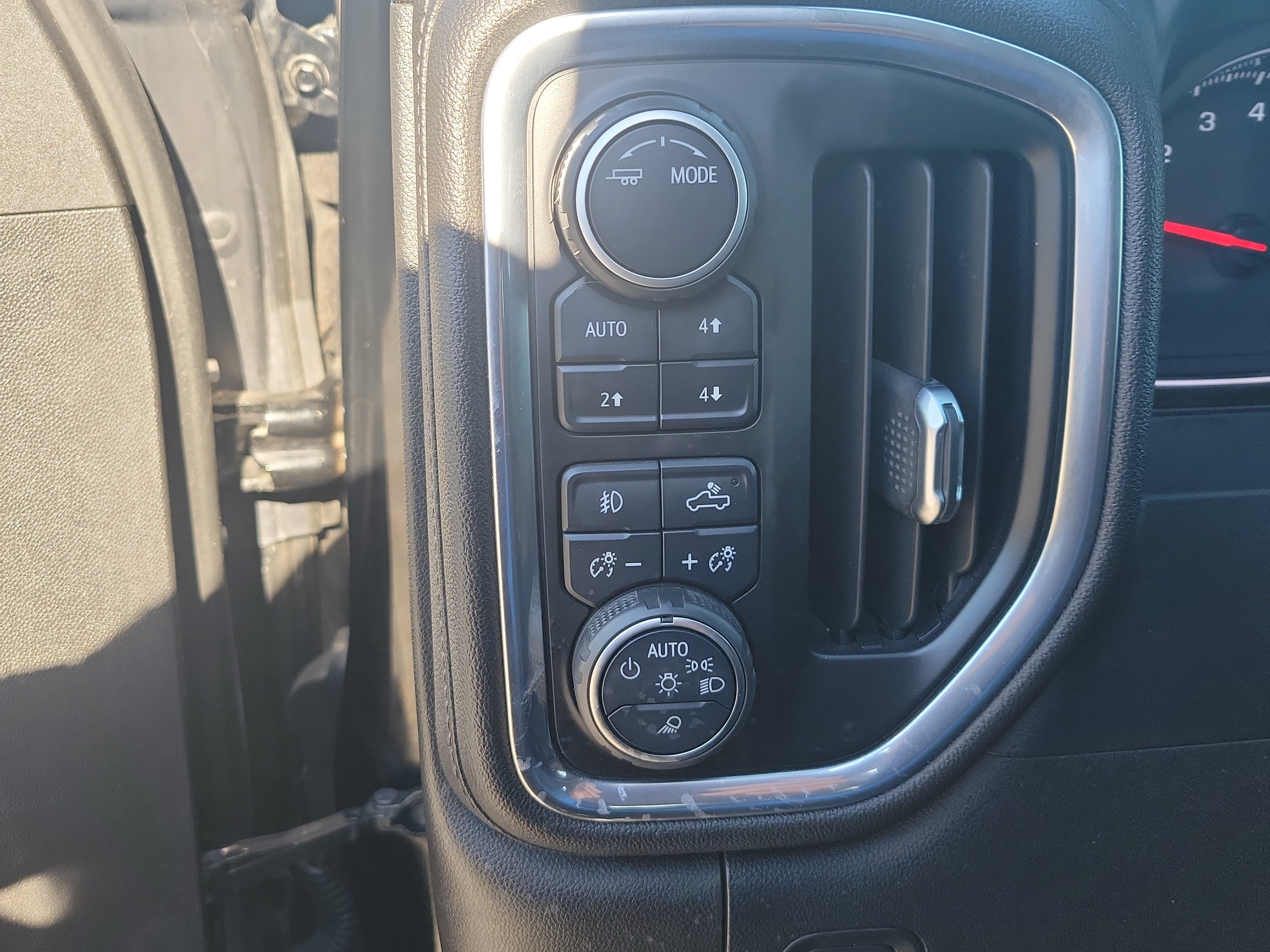Used 2021 Chevrolet Silverado 1500 LT Trail Boss w/ Convenience Package II AWD/4WD image 29