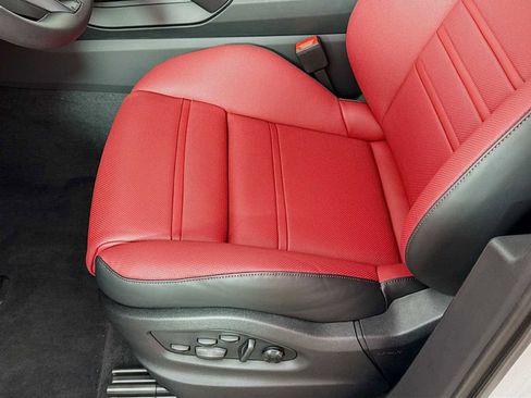 New 2025 Porsche Cayenne Turbo image 15