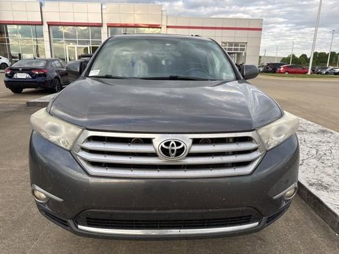 Used 2012 Toyota Highlander SE w/ Tow Pkg image 11