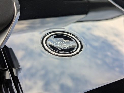 Used 2025 Land Rover Range Rover Sport image 18