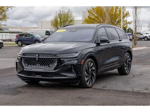 Used 2024 Lincoln Nautilus Reserve w/ Equipment Group 202A AWD/4WD image 7