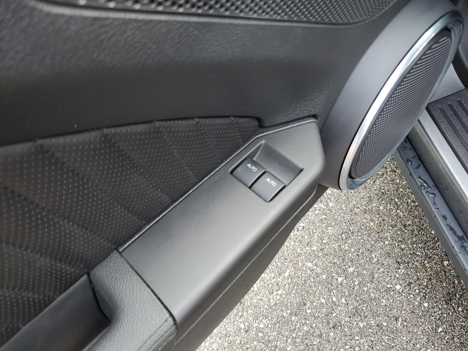 Used 2010 Ford Mustang Shelby GT500 RWD image 18