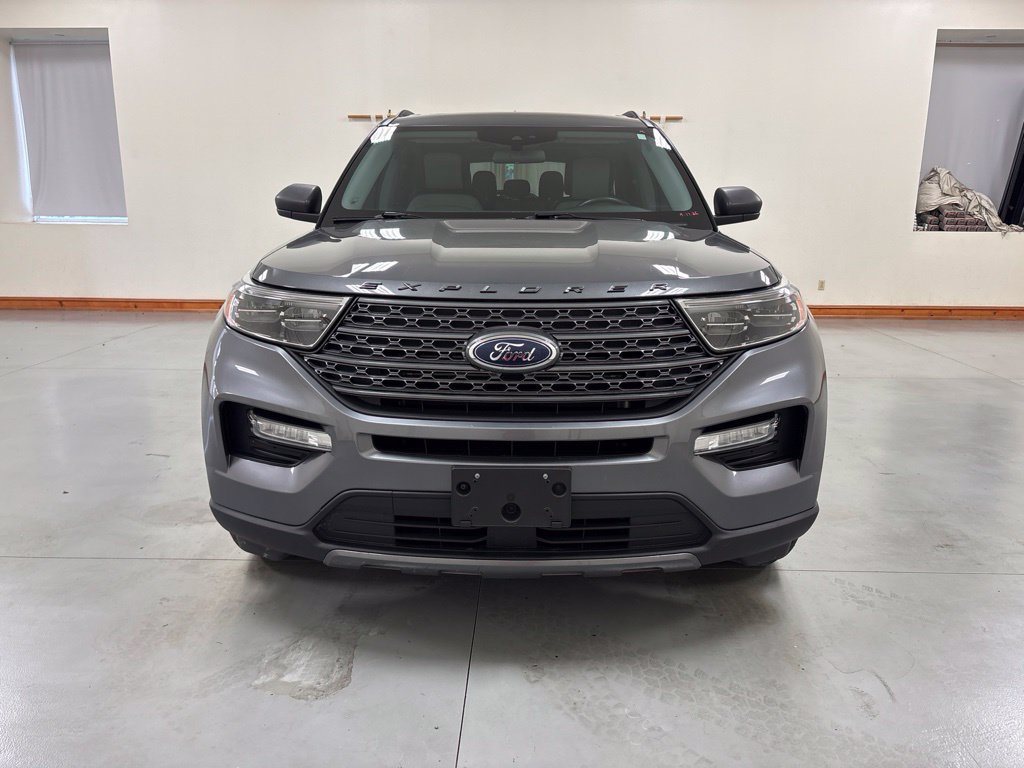 Used 2021 Ford Explorer XLT w/ Equipment Group 202A AWD/4WD image 3