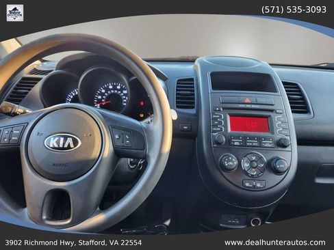 Used 2013 Kia Soul FWD image 30