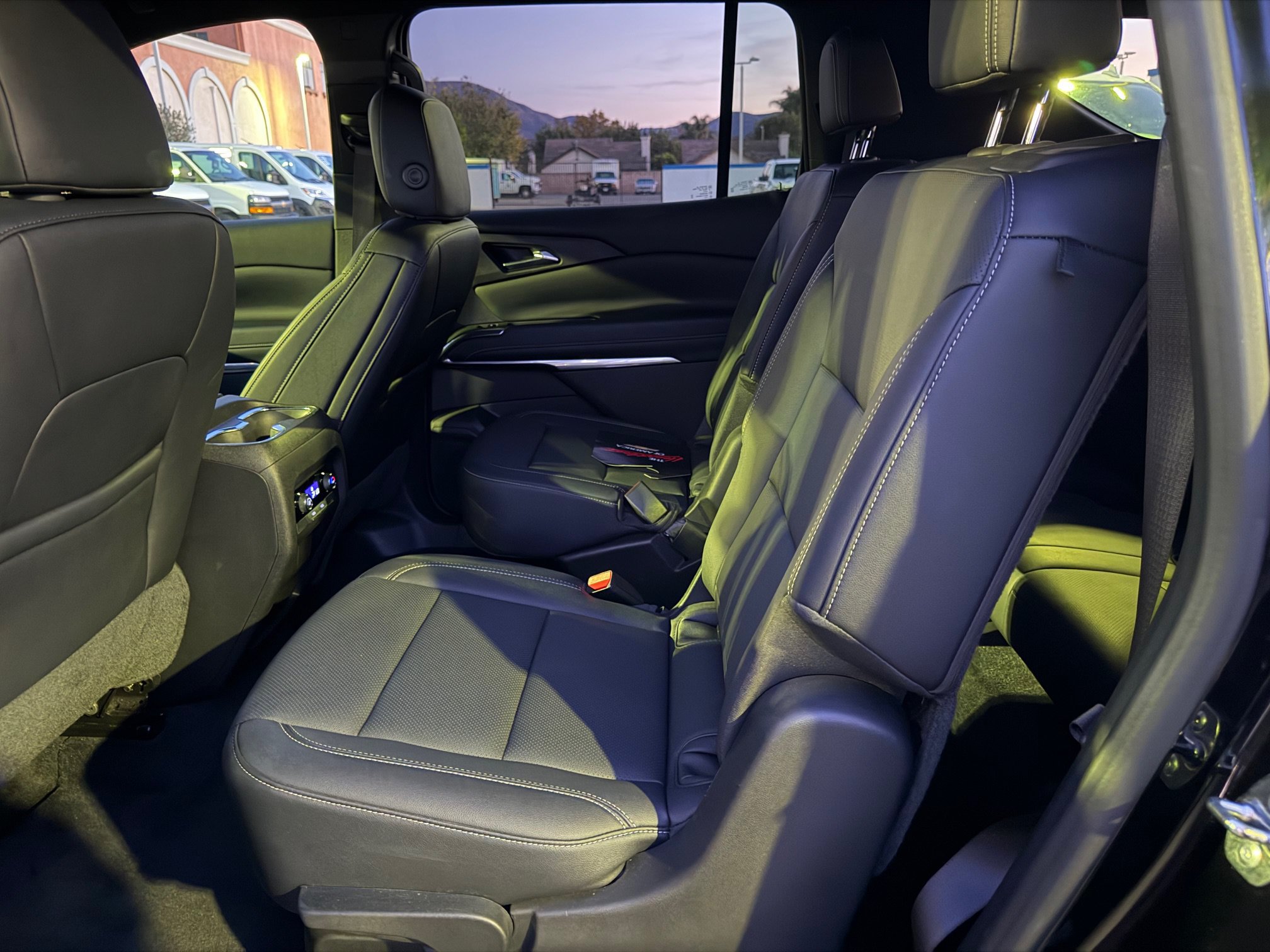 Used 2026 Chevrolet Traverse LT FWD image 18