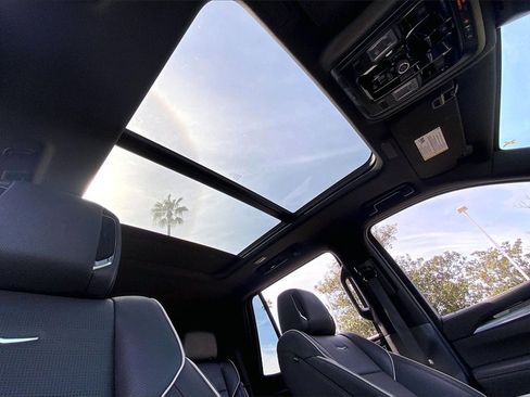 Used 2025 Cadillac Escalade Premium Luxury image 13