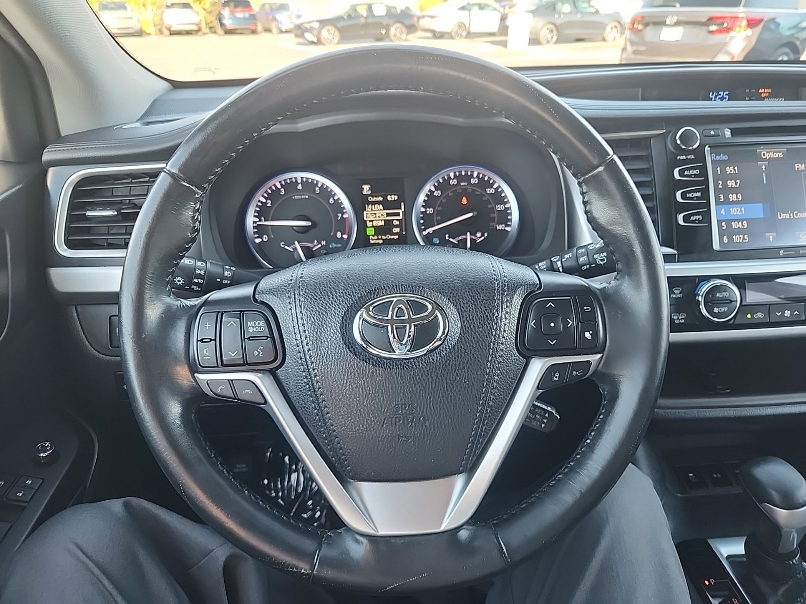 Used 2019 Toyota Highlander XLE AWD/4WD image 23
