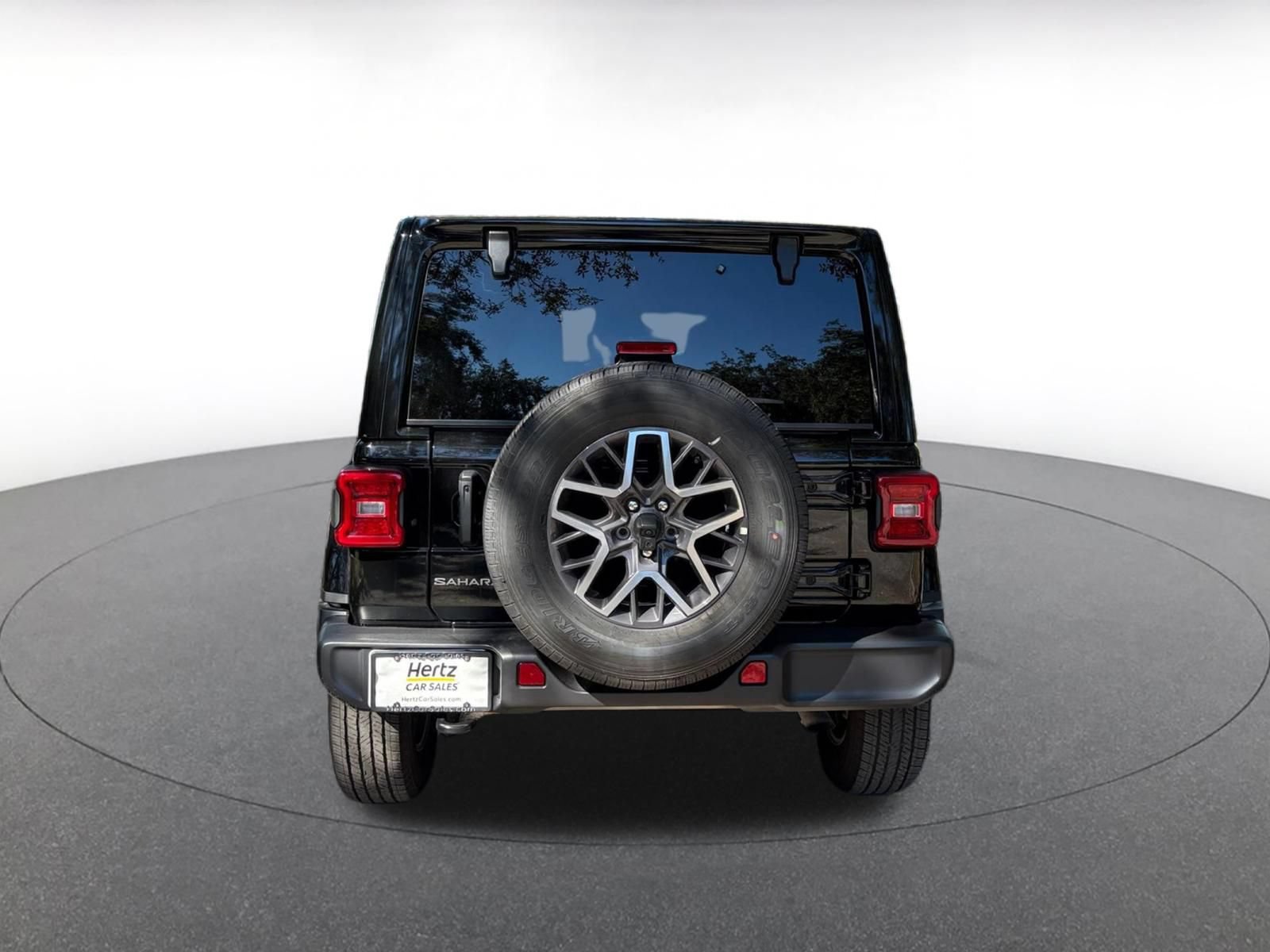 Used 2025 Jeep Wrangler Unlimited Sahara AWD/4WD image 7