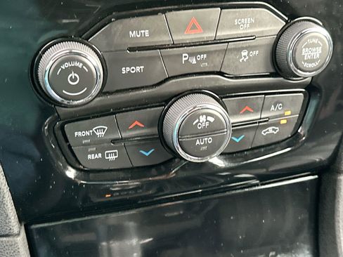 Used 2023 Chrysler 300 S image 19