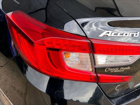 Used 2018 Honda Accord Touring image 28