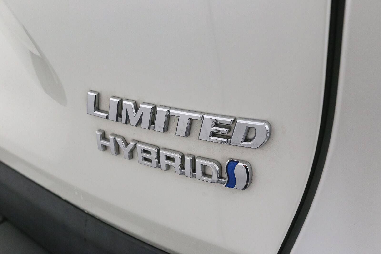 Used 2019 Toyota RAV4 Limited AWD/4WD image 12