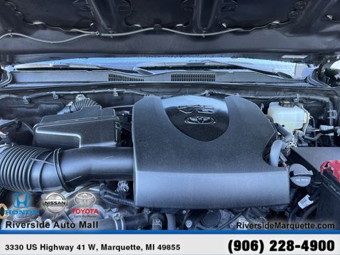 Used 2020 Toyota Tacoma TRD Off-Road w/ TRD Premium Off Road Package AWD/4WD image 13